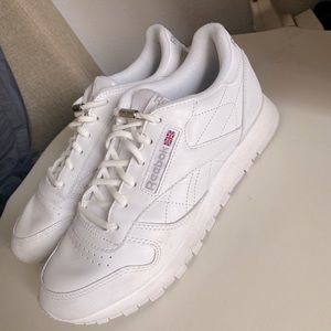 Reebok classic womens sneakers size 7.5
